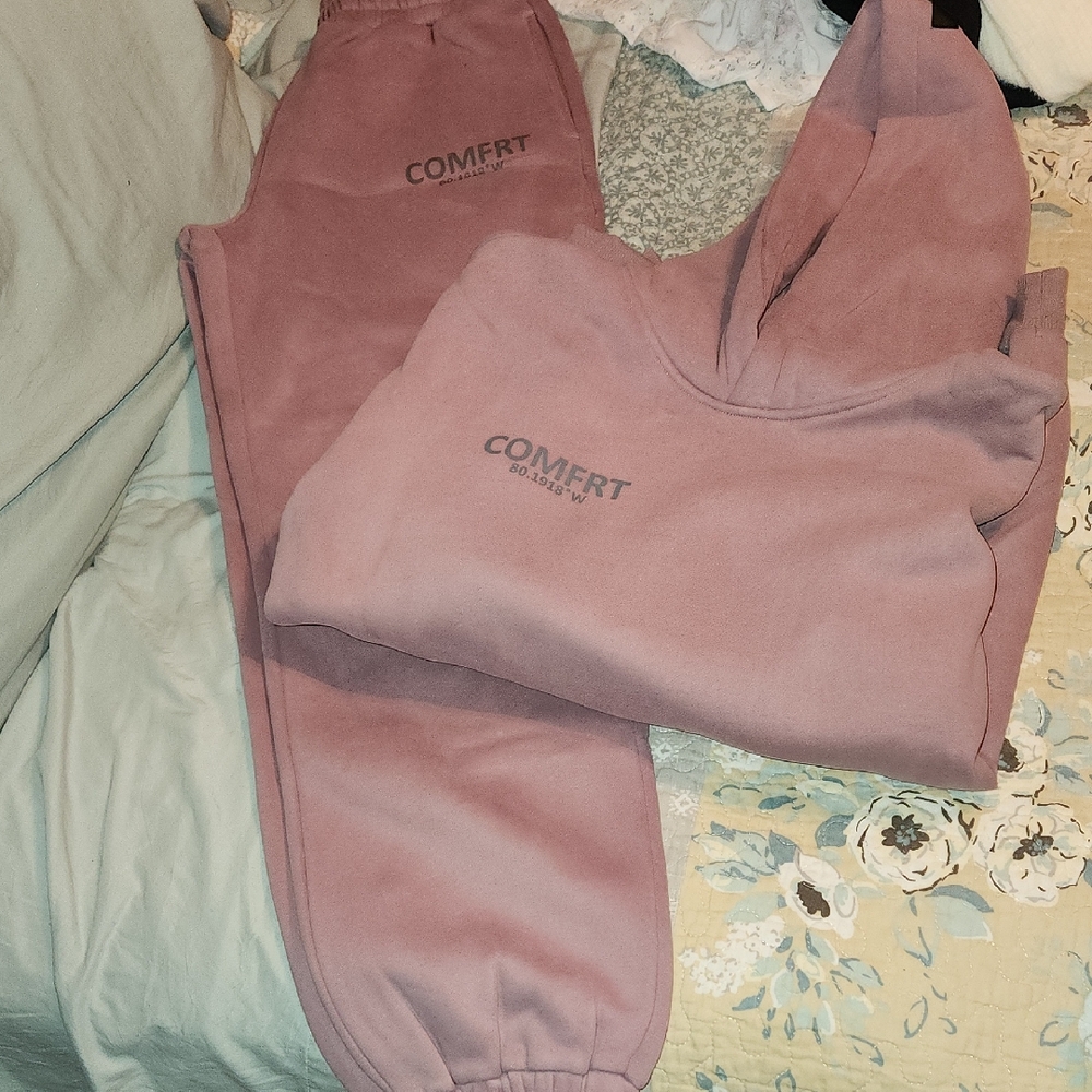 Comfrt Mauve Sweatshirt and Sweatpants Set
